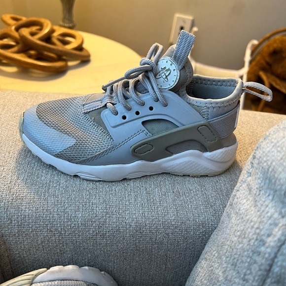 Nike Air Huarache Ultra Junior - Wolf Grey - Kids Boys 11 - Picture 3 of 9